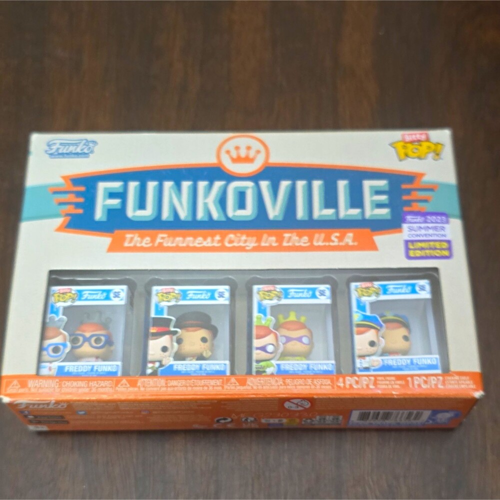 Funko Bitty Pop! Funkoville Freddy Funko 4-Pack Vinyl w/ Stackable Shelf SDCC
